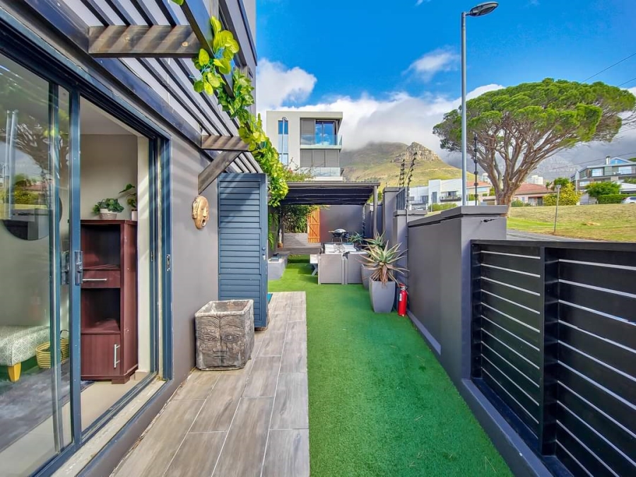 6 Bedroom Property for Sale in Vredehoek Western Cape